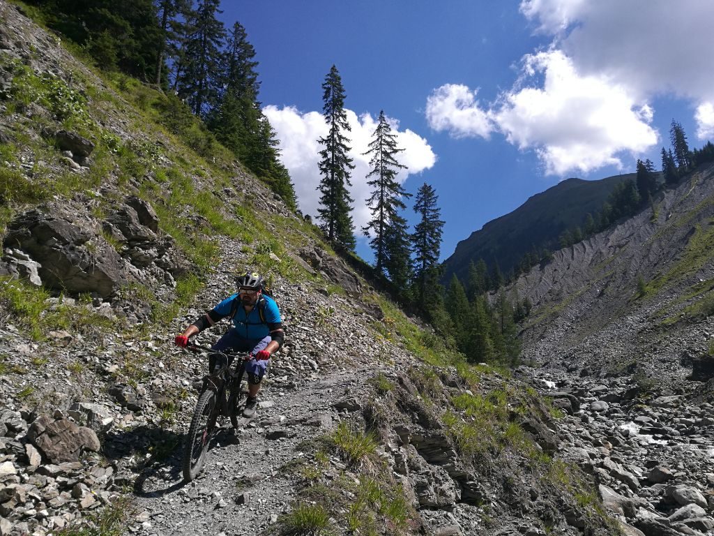 Alpiner Trail durchs Geröllfeld